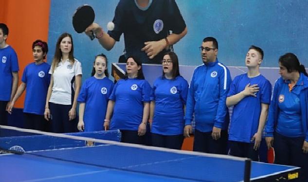 Büyükşehir’den özel sporcuların masa tenisi turnuvası