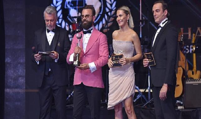 İzmirli modacı Vedat Yetek’e büyük ödül