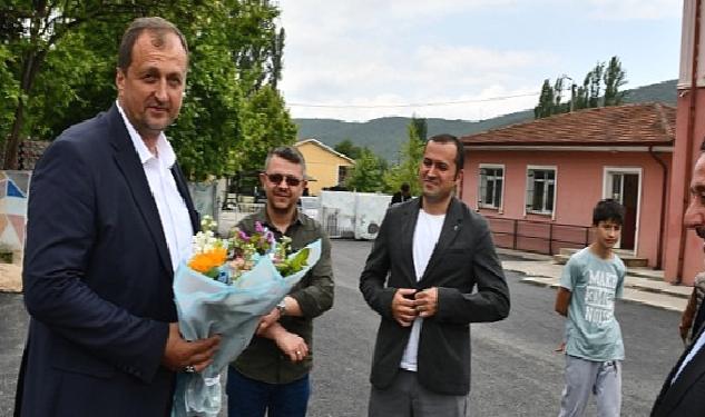 İznik Belediyesi ilçe merkezi ve 39 taşra mahallede yol seferberliği başlattı. Sıcak asfalt ve parke işleme çalışmaları aralıksız sürüyor