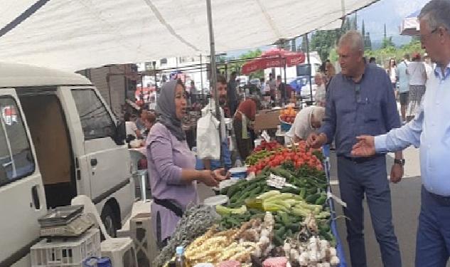 Başkan Topaloğlu pazar esnafını ziyaret etti