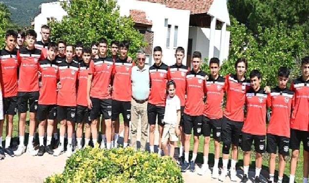 Başkan’dan şampiyon takıma kahvaltı