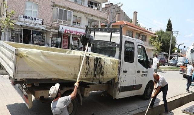 Burhaniye’de mazgal ve kanal temizliği devam ediyor 