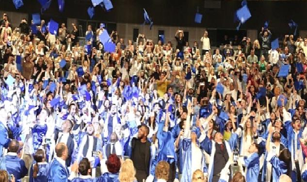 Okan’da mezuniyet sevinci