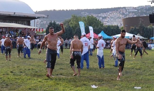 Sekapark Yağlı Güreşlerinde son 16 turu başpehlivanları belli oldu