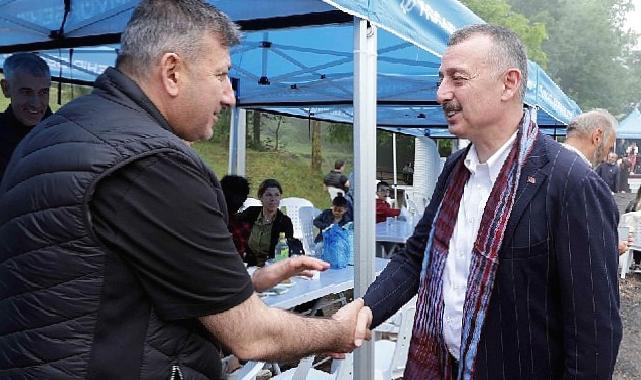 Başkan Büyükakın’a hediye kemençe
