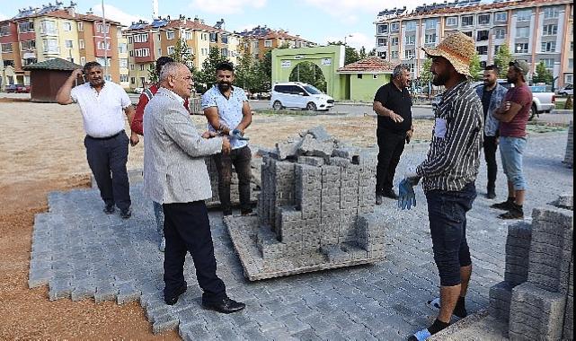 Yahyalı’da yeni açılan yollara parke döşeniyor