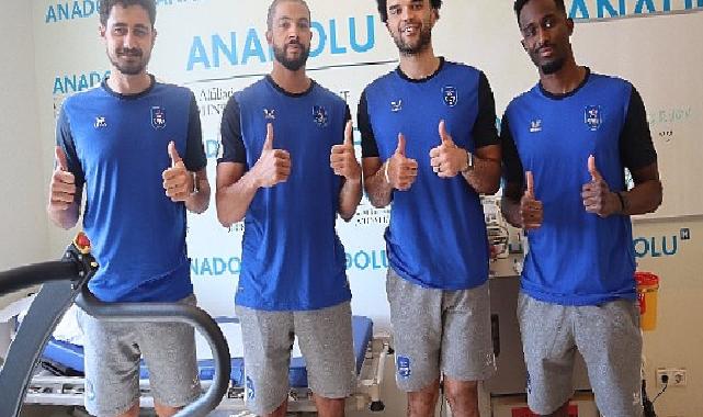 Anadolu Efesli 4 basketbolcu sağlık kontrolünden geçti