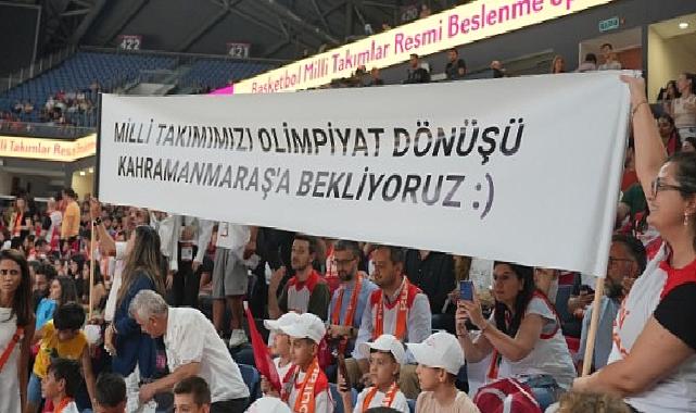 Kahramanmaraşlı çocuklar, Türkiye-Ukrayna Milli Basketbol maçında millileri desteklemek için İstanbul’daydı