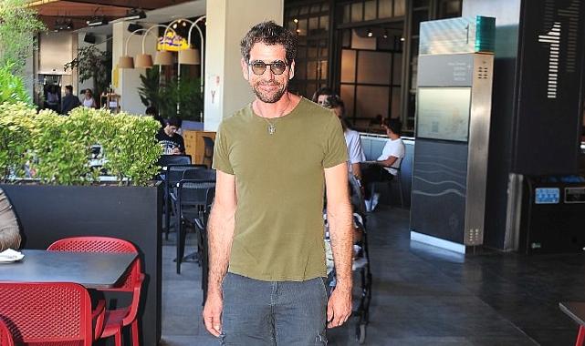 Ünlü oyuncu Cemal Hünal öğle yemeği için geldiği Kanyon’da objektiflerimize takıldı.