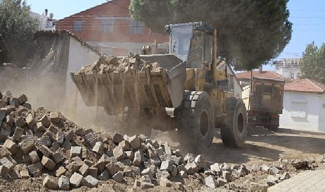 Burhaniye Belediyesi, 7 ayrı noktada eş zamanlı yapılan yol çalışmalarına devam ediyor!