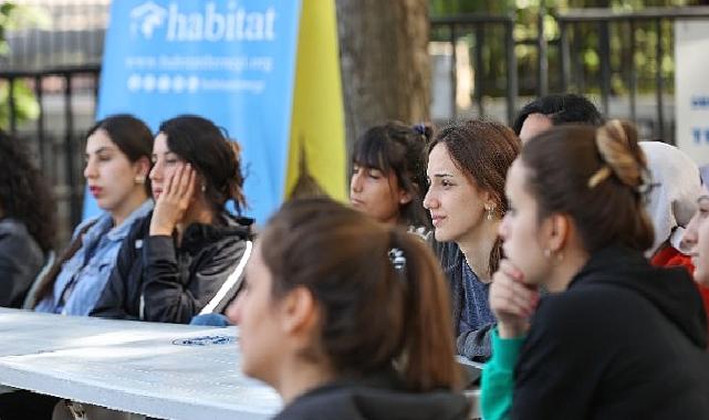 Depremzede Gençler Buca’da Moral Depoladı