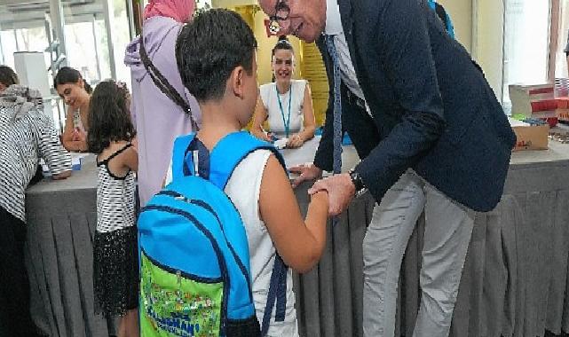 Gaziemir Belediyesi’nden bin 746 öğrenciye okul çantası