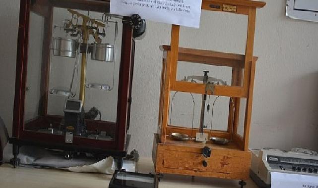 EÜ’de “Cumhuriyet Döneminde Temel Bilimlerde Kullanılan Tarihi Cihazlar” Sergisi