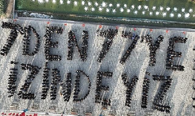 İzmir 7’den 77’ye Ata’sının İzinde Konak Atatürk Meydanı’nda unutulmaz koreografi