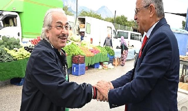 Başkan Topaloğlu’ndan pazar esnafına ziyaret