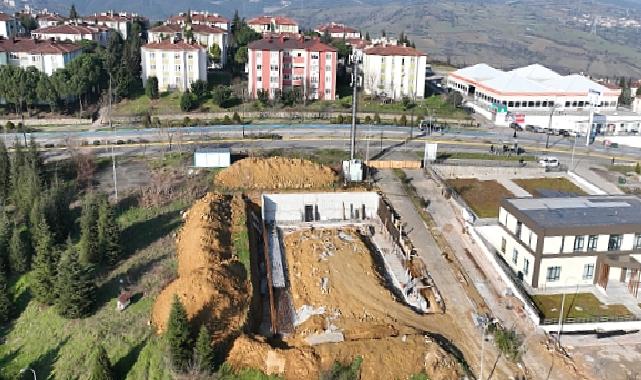 İzmit Ayazma Mahallesi futbol sahası devam