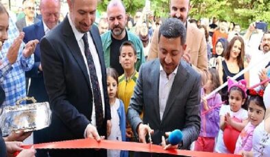 Nevşehir Belediye Başkanı Rasim Arı, 2000 Evler Mahallesi’nde hizmet vermeye başlayan bir kafeteryanın açılışına katıldı.