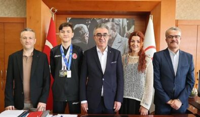 Başkan Mutlu, dünya şampiyonu Hamza’yı kabul etti