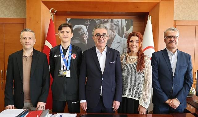 Başkan Mutlu, dünya şampiyonu Hamza’yı kabul etti