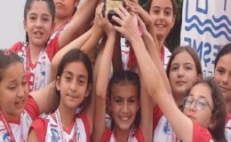 Bu yıl 17.si düzenlenen Yarımada Spor Oyunlarına katılan Efes Selçuklu sporcular, çeşitli derecelerde ödül alarak madalya ve kupalarla ilçeye döndüler.