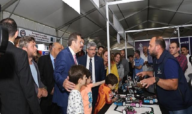 Hisarcıklıoğlu’dan Bilişim Fuarı’na tam not