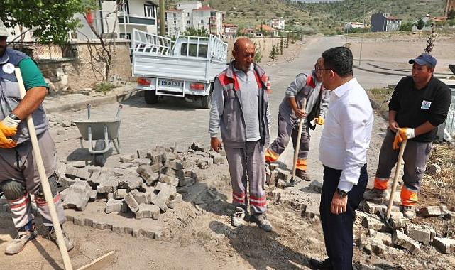 Nevşehir Belediye Başkanı Rasim Arı, Mehmet Akif Ersoy Mahallesi’nde belediye ekiplerince gerçekleştirilen yol bakım ve onarım çalışmalarını inceledi
