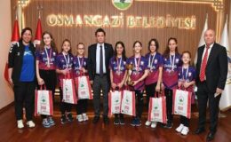 Şampiyon öğrencilerden Başkan Aydın’a ziyaret