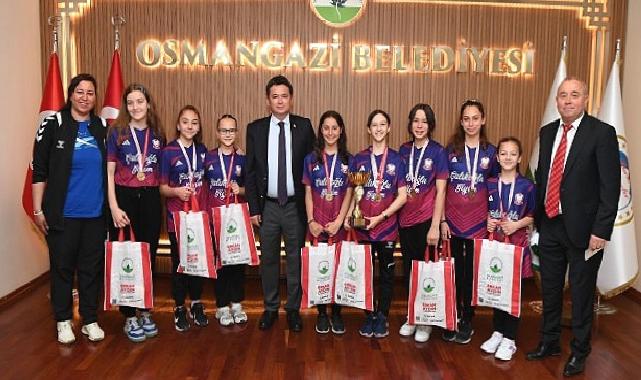 Şampiyon öğrencilerden Başkan Aydın’a ziyaret