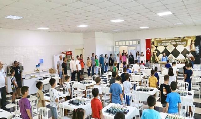 Burhaniye Belediyesi tarafından düzenlenen “Yaza Merhaba Satranç Turnuvası” büyük bir coşkuyla başladı