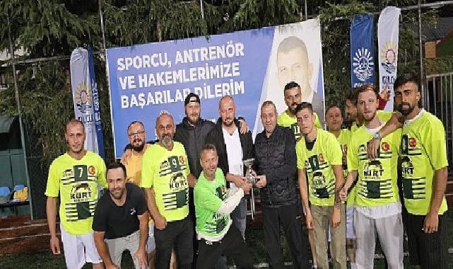 Gölcük Belediyesi 12. Birimler Arası Futbol Turnuvası’nda; Gelir Müdürlüğü’nü penaltılar sonucu yenen Gençlik Ve Spor Hizmetleri Müdürlüğü şampiyon oldu