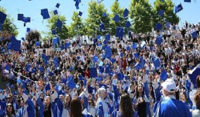 Okan’da mezuniyet sevinci